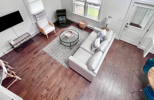 Snug Harbor House | Beautiful Beach Cottage 1 Mile From East Matunuck Beach