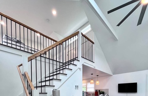 Snug Harbor House | Beautiful Beach Cottage 1 Mile From East Matunuck Beach