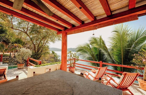 Zihuatanejo House | Beautiful beachfront villa with private beach. Chef, Waiter and Bartender.