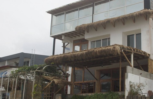 Manglaralto Bed & Breakfast | Beautiful Beachfront First Floor Apartment