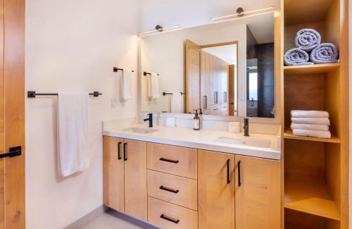 Cerritos Apartment | Beautiful Beachfront Condo, Five-Star Amenities