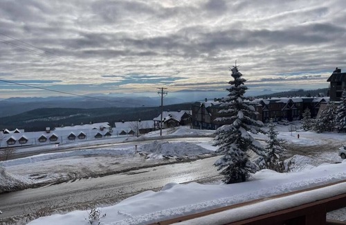 Big White Ski Resort Condo | Beautiful Big White condo in Trappers Crossing within steps to Village Centre