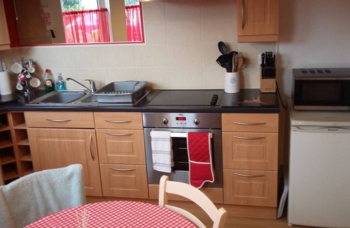 Chorley Apartment | BEAUTIFUL BRIGHT MODERN GROUND FLOOR APARTMENT,PARKING, WIFI.