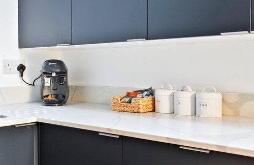 Fulham Broadway Apartment | Beautiful, Bright spacious flat in South West London, near tube