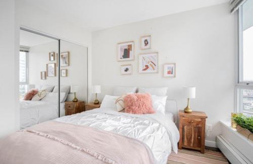 Crosstown Apartment | Beautiful Bright with water view DT 2BR 2BTh sleeps 4 guests