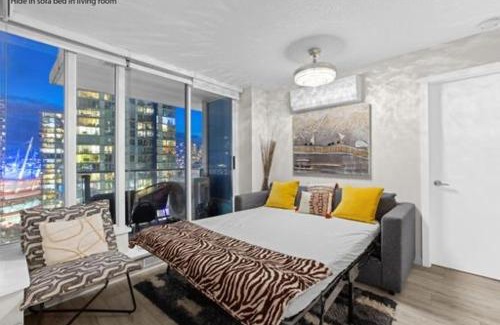 Crosstown Apartment | Beautiful Bright with water view DT 2BR 2BTh sleeps 4 guests