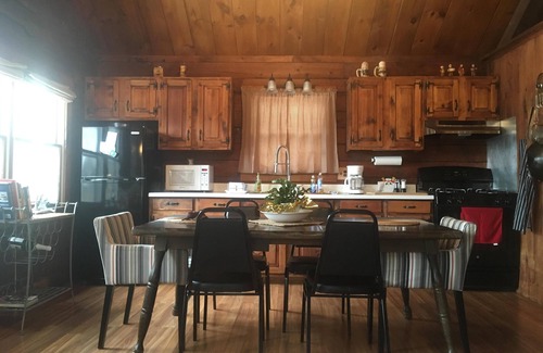 Woodsville Cabin | Beautiful Cabin Getaway