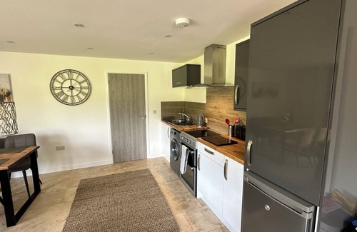 Steyning Cabin | Beautiful Cabin with Pond View