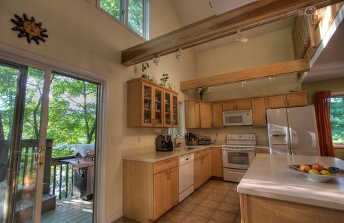 Confluence Cabin | Beautiful Cabin with Hot Tub Surrounded by Trees in Confluence, Pennsylvania