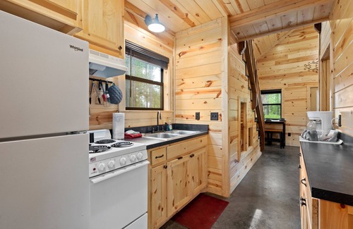 Golden Cabin | Beautiful cabins with a pool in a peaceful setting