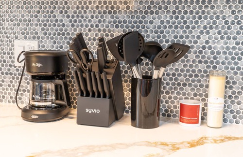 Elysian Heights House | Beautiful central getaway- walk to lake, park and amazing restaurants and bars.