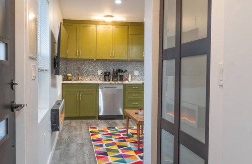 Elysian Heights House | Beautiful central getaway- walk to lake, park and amazing restaurants and bars.