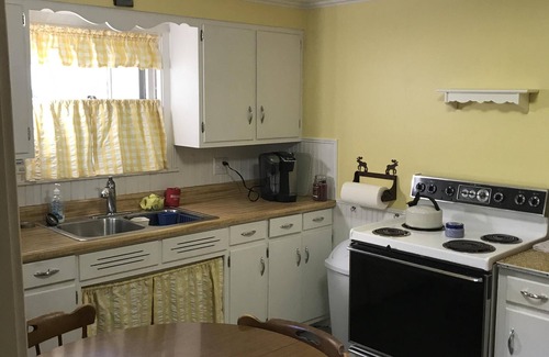 Eagle River Cottage | Beautiful Chain Frontage Cottage Close To Downtown Eagle River.