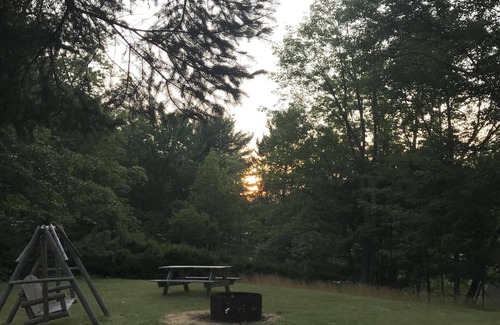 Eagle River Cottage | Beautiful Chain Frontage Cottage Close To Downtown Eagle River.