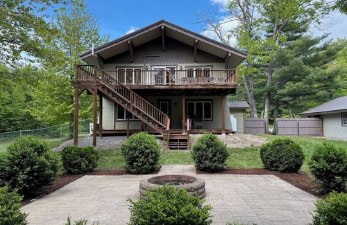 Birch Hill Ski Chalet | Beautiful Chalet Style Home with Seasonal Mountains Views in North Conway, NH