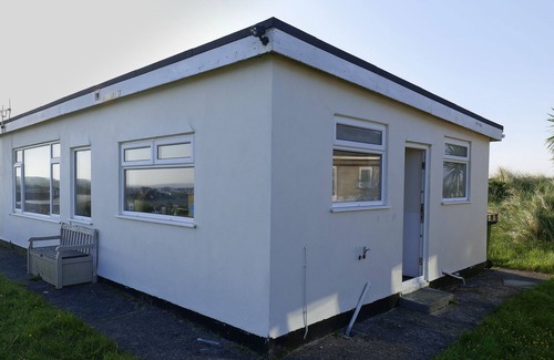 Hayle Ski Chalet | Beautiful chalet with panoramic views of the sea. 2 minutes walk from the beach.