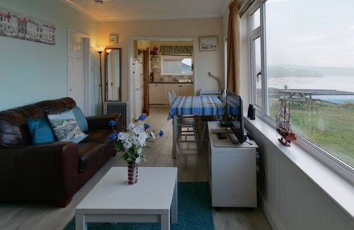 Hayle Ski Chalet | Beautiful chalet with panoramic views of the sea. 2 minutes walk from the beach.