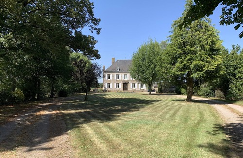 LAbsie House | Beautiful Chateau with heated pool on the edge of a village location