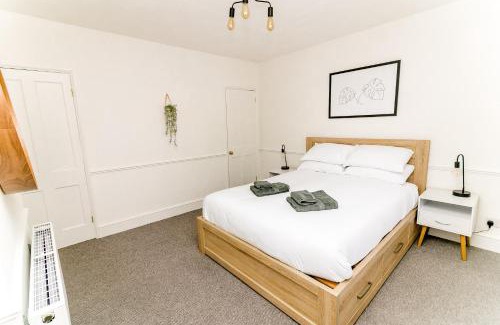 Norwich Apartment | Beautiful City-Centre Townhouse with Hot Tub