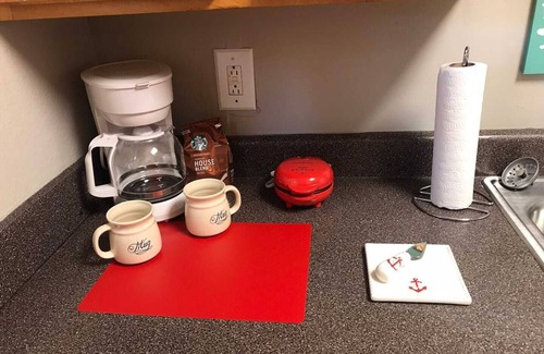 Pascagoula Apartment | Beautiful Clean 2 Bedroom 2 Blocks from beach π