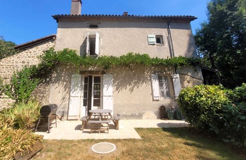 Saint-Mathieu House | Beautiful Coach House with its own private garden