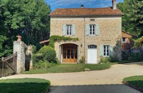 Saint-Mathieu House | Beautiful Coach House with its own private garden