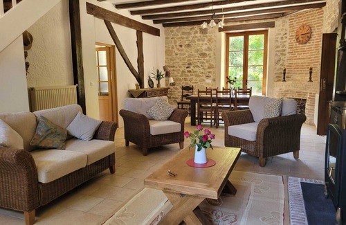 Saint-Mathieu House | Beautiful Coach House with its own private garden