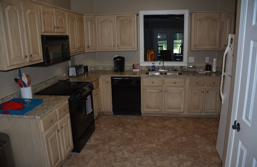 Country Club Condo | Beautiful Condo, 5 mins from the Campus