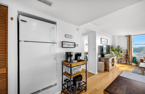 Clearwater Condo | 🌟BEAUTIFUL CONDO close to Beach - Renovated 2Bed/2Bath WIFI pool Prkg🌟