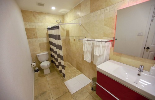 Parker Lane Condo | Beautiful Condo in Austin! Minutes from Downtown!