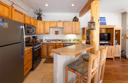 Keystone House | Beautiful Condo Nestled in the Pines/Shared Hot Tub/On Shuttle Route To Slopes