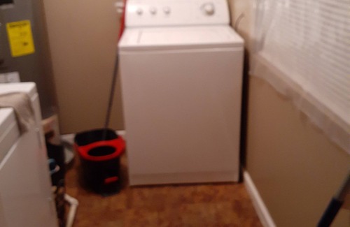 South Shore Condo | Beautiful condo with AC in vibrant Chicagon10 mins to beach. 10 mins to downtown