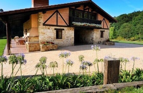 Isuskitza Cottage | BEAUTIFUL COTTAGE BY THE RIVER, CLOSE TO BILBAO AND THE BEACH