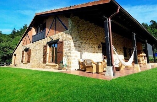 Isuskitza Cottage | BEAUTIFUL COTTAGE BY THE RIVER, CLOSE TO BILBAO AND THE BEACH