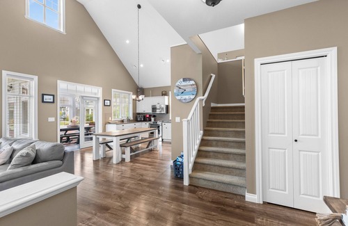 Okanagan-Similkameen Cottage | BEAUTIFUL COTTAGE JUST STEPS FROM THE BEACH nThe cottages on Osoyoos Lake