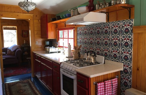 North Creek Cottage | Beautiful cottage on quiet country road walking distance to charming North Creek