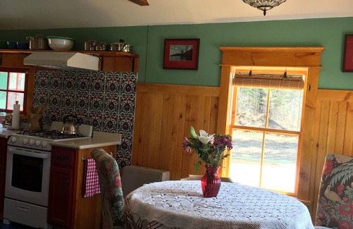 North Creek Cottage | Beautiful cottage on quiet country road walking distance to charming North Creek
