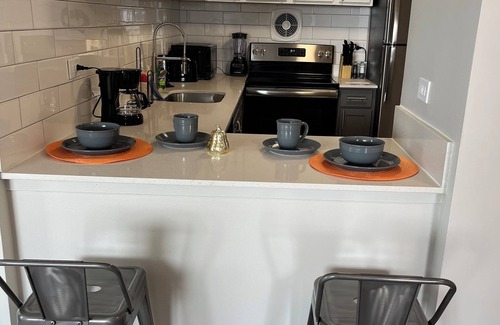 Oak Park Apartment | BEAUTIFUL COZY APARTMENT