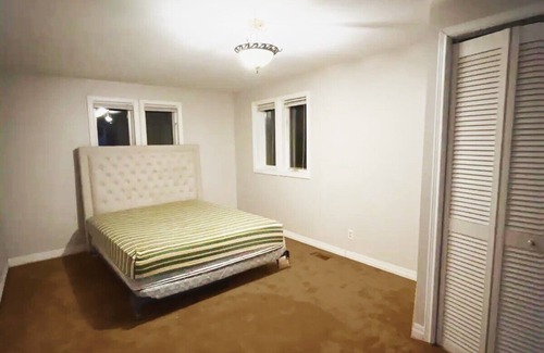 Pickering House | Beautiful Cozy room Budget Stay