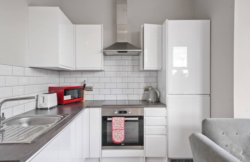 Maidstone Apartment | Beautiful & Cozy Studio in Maidstone with parking