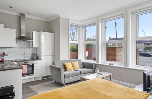 Maidstone Apartment | Beautiful & Cozy Studio in Maidstone with parking