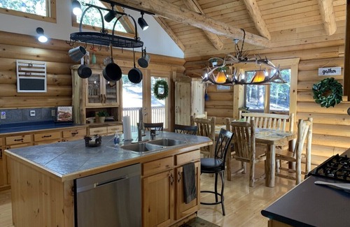 Cripple Creek House | Beautiful Custom Log Home in the Mountains- Great for Large Families