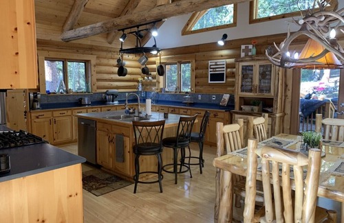 Cripple Creek House | Beautiful Custom Log Home in the Mountains- Great for Large Families