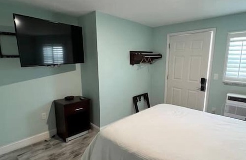 Ocean View Halifax Estates Condo | Beautiful Daytona Beach King Suite!