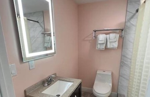 Ocean View Halifax Estates Condo | Beautiful Daytona Beach King Suite!