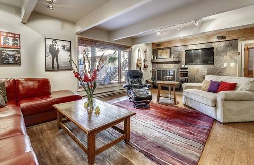Downtown Condo | Beautiful Deluxe Rated Condo w/Hot Tub