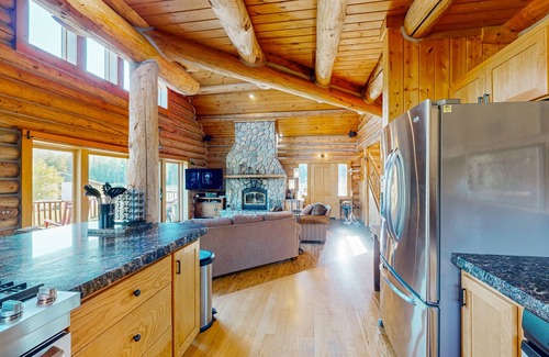 Sagle House | Beautiful, Dog-Friendly Home with WiFi, Private Dock, Beach & Protected Bay