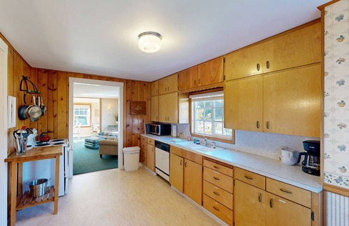 Gearhart Cottage | Beautiful, dog-friendly cottage with large yard - just a few blocks to the beach