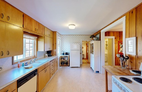 Gearhart Cottage | Beautiful, dog-friendly cottage with large yard - just a few blocks to the beach