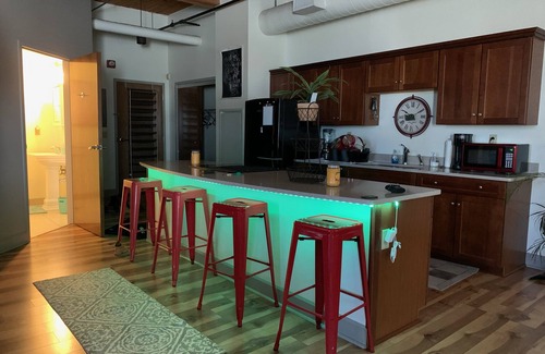 Central Business District Apartment | Beautiful Downtown loft with roof top